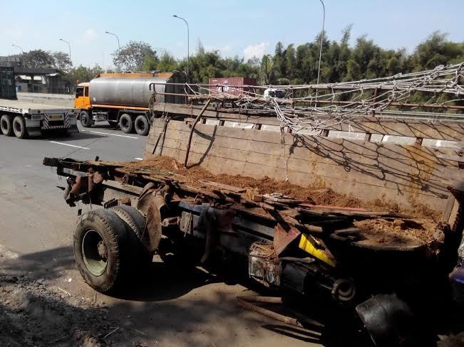 Baknya Hancur, Ini Truk Pengangkut Sapi Australia yang Lepas di Tol