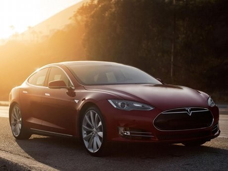 Tesla Jadi Mobil Paling Ramah Lingkungan 2014