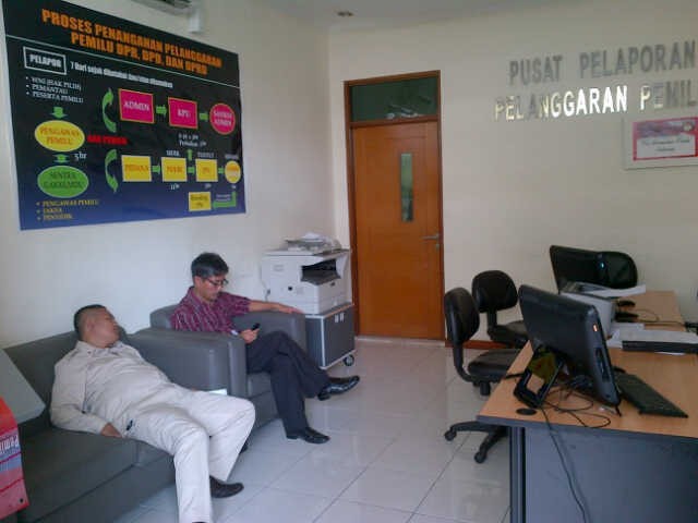 Tim Prabowo-Hatta Laporkan Jokowi ke Bawaslu Soal Curi Start Kampanye