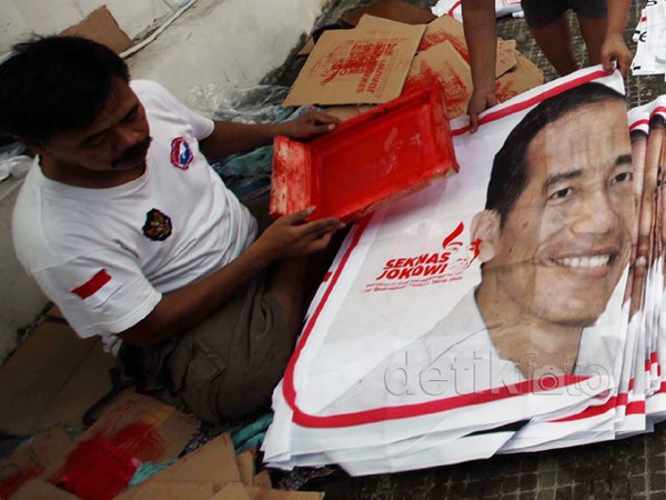 Membuat Atribut Kampanye Jokowi-JK