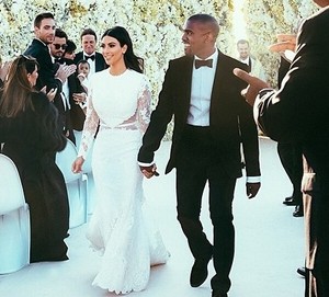 Tips Make-up Pernikahan Kim Kardashian yang Bisa Dicontek