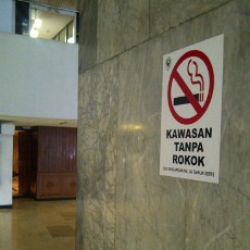 Ada Perokok Songong Ngebul Sembarangan? SMS ke Nomor ini