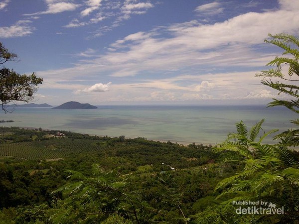 Danau Biru di Singkawang Serasa di Luar Negeri