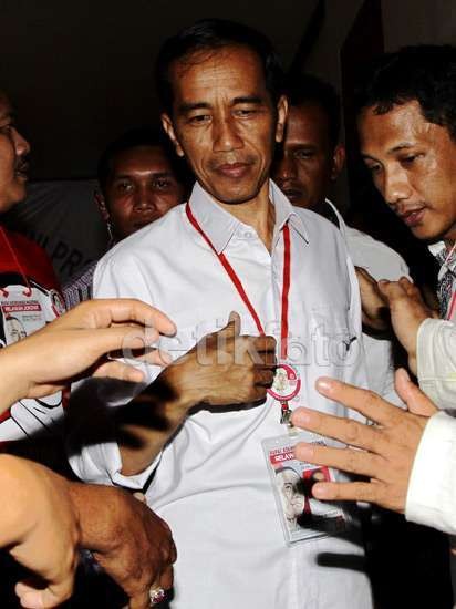 Siapa Memoles Jokowi?