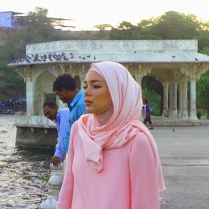 Lebih Intim dengan Dewi Sandra di India