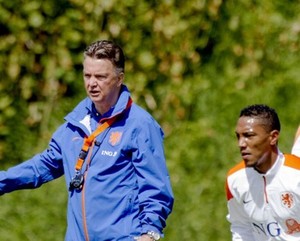 De Guzman Cedera, Van Gaal Harap-harap Cemas
