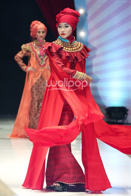 Dian Pelangi Trunk Show 2014 Sisterhood & Hijabella Day at Senayan City. Jakarta. [Foto: Mohammad Abduh/Wolipop]