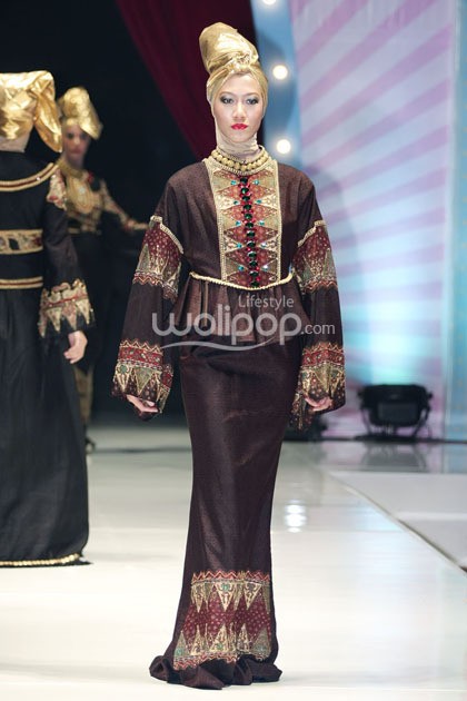 Dian Pelangi Trunk Show 2014 Sisterhood & Hijabella Day at Senayan City. Jakarta. [Foto: Mohammad Abduh/Wolipop]