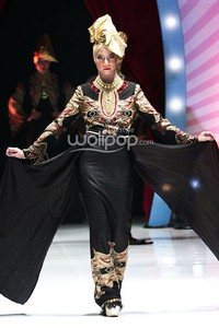 Dian Pelangi Trunk Show 2014 Sisterhood & Hijabella Day at Senayan City. Jakarta. [Foto: Mohammad Abduh/Wolipop]