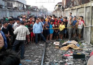 Pengendara Motor Tertabrak Kereta di Pademangan, 1 Tewas 2 Kritis