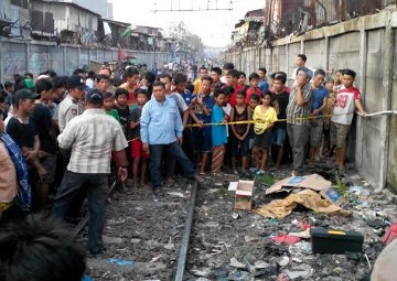 Pengendara Motor Tertabrak Kereta di Pademangan, 1 Tewas 2 Kritis