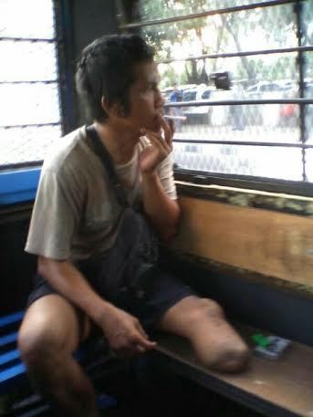 Manfaatkan Keterbatasan Fisik, Jonathan Raup Jutaan Rupiah dari Mengemis