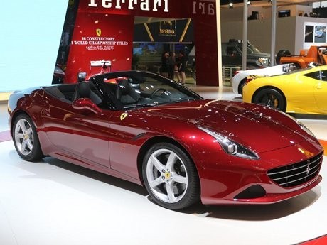 Ini Beda Ferrari California Jadul dan California T