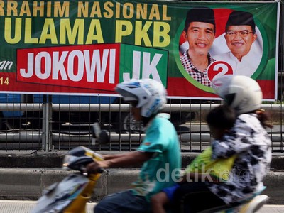 Spanduk Jokowi-JK Penuhi Pagar Tol Dalam Kota