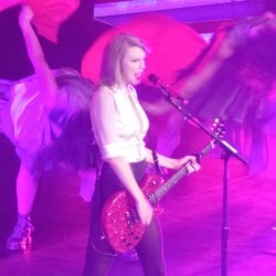 Red Tour Jakarta: Konser Membara, Atraktif dan Penuh Emosi dari Taylor Swift