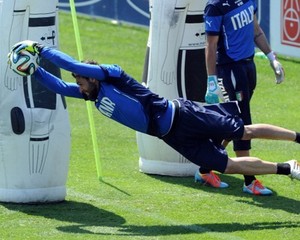 Sirigu Cedera Saat Latihan Timnas Italia, meski Tak Serius
