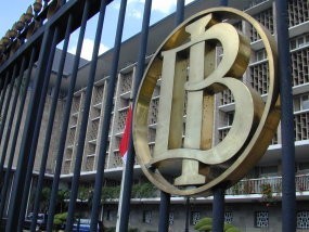 Dolar AS Mendekati Rp 12.000, Apa Penyebabnya?