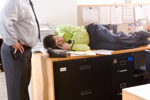 Ini Saran Dokter Jika Memergoki Rekan Kerja Ketiduran di Kantor