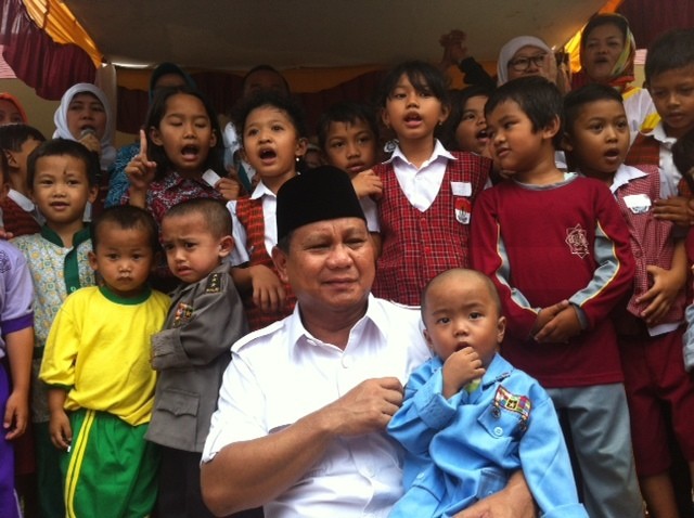 Tak Pakai Lambang Garuda Merah di Dada Kanan, Prabowo: Ketinggalan