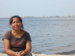 Bu Rina Pengupas Kerang Senang Jika Pemimpin Datang dan Mau Dipegang
