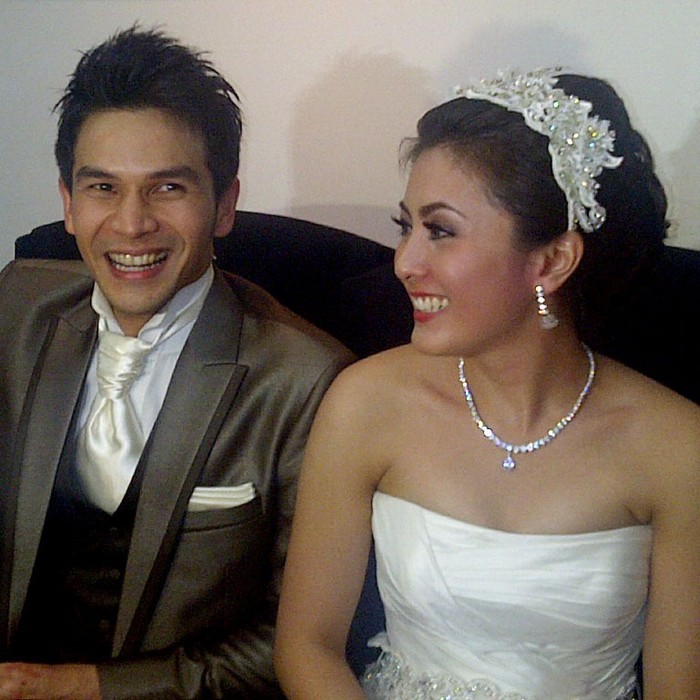 Jonathan Frizzy Ditinggal Ibunda Saat Istri Hamil Tua