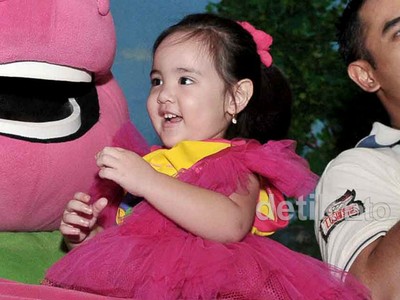 Gemes! Ultah ke-2, Anak Nia Ramadhani Imut Tampil Pinky