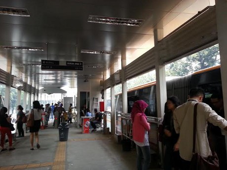 Ini Kata Penumpang tentang Halte Karet Baru TransJ