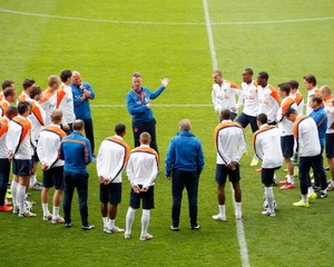 Hadapi Tiki-taka Spanyol, Van Gaal Siapkan Lima Bek