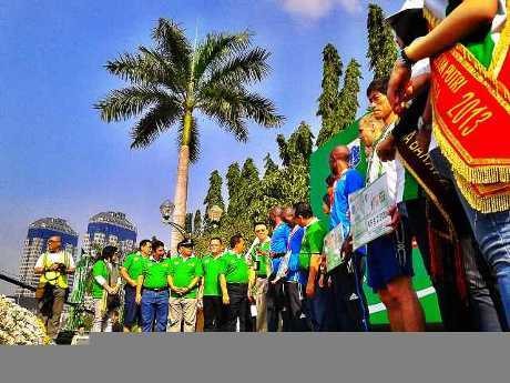 Begini Cara Koboi Ahok Tertibkan PKL Perusak Monas