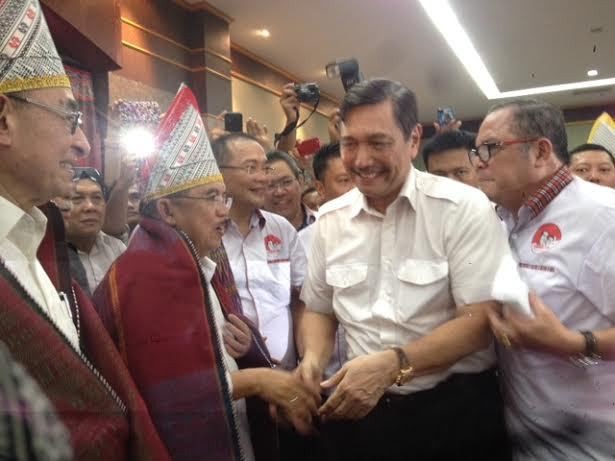 Didukung Masyarakat Batak, JK Dapat Topi dan Ulos