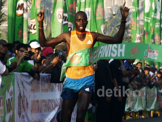 Pelari Kenya Menang di JI 10K Milo