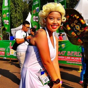 Marilyn Monroe dan Nenek Gayung Meriahkan Jakarta International 10K
