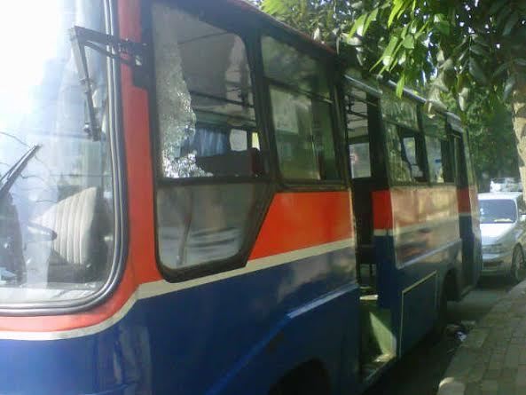 Tabrak Pelajar di Blok M, Metro Mini 75 Hancur Dirusak Massa