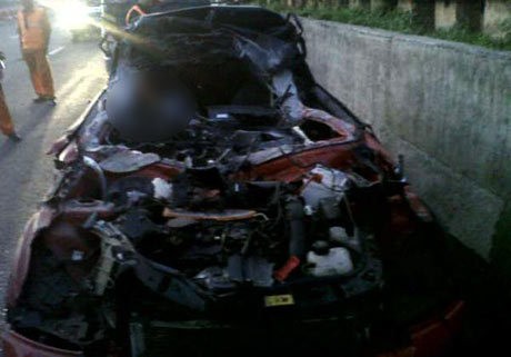 5 Foto Mata-mata Edisi Tabrakan Maut Mobil Mewah