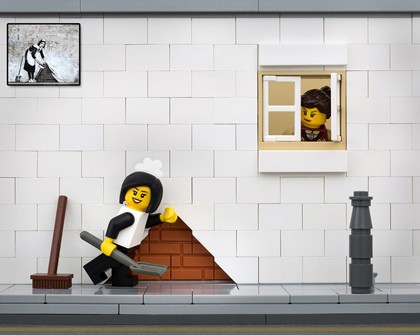 Grafitti Banksy Dijadikan Lego