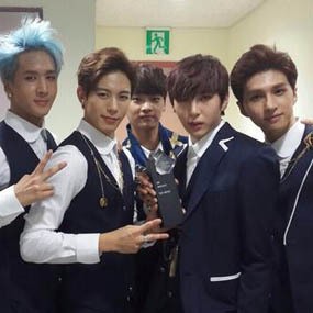 VIXX Rayakan Kemenangan di SBS Inkigayo