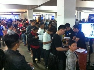 Puluhan Warga Bandung Antre Pesan Yamaha R25