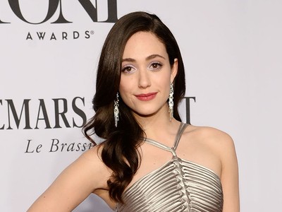 Cantiknya Emmy Rossum di Tony Awards 2014