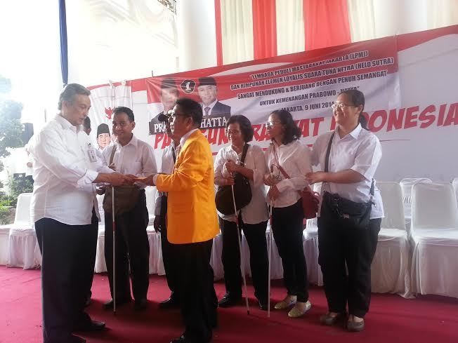 Ketika 7 Orang Tunanetra Datang Mendukung Prabowo-Hatta