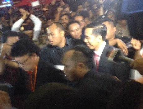 Jokowi-JK Berjas Hitam, Prabowo-Hatta Kemeja Putih Garuda Merah