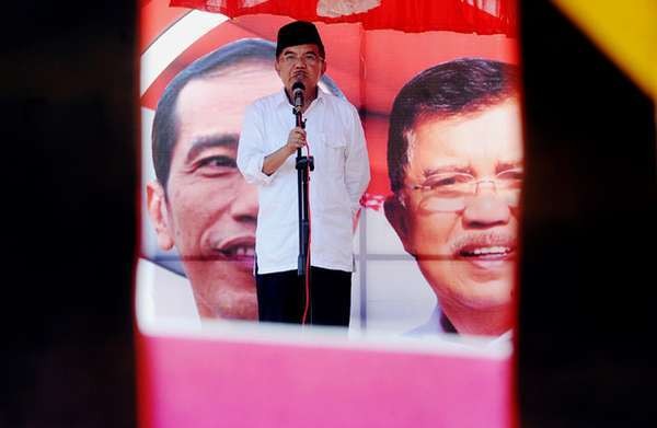 Jelang Debat Capres, JK Pilih Istirahat dan Baca Buku di Rumahnya