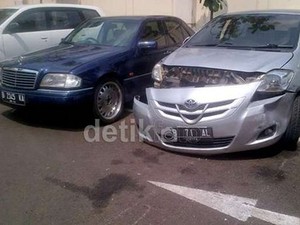 Mobil Anda Menabrak Kendaraan Lain? Selesaikan dengan TJH III