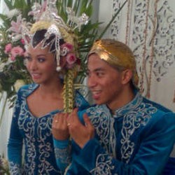 Poppy Bunga Lahirkan Bayi Perempuan