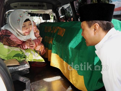 Wagub Jatim Lepas Jenazah Pengasuh Ponpes