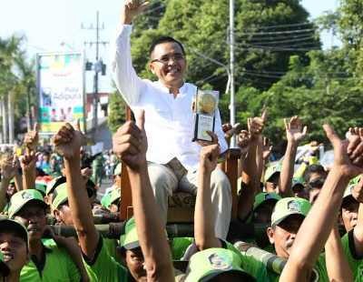 Piala Adipura Diarak Keliling Kota Banyuwangi