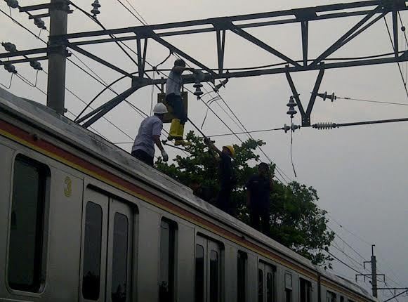Terdengar Ledakan, Penumpang Commuter Line yang Berhenti di Bogor Panik