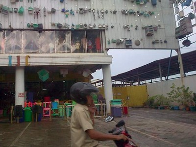 Ngerokok Sambil Naik Motor