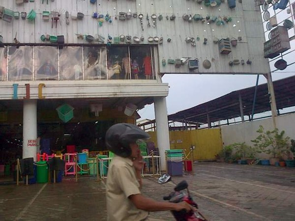 Ngerokok Sambil Naik Motor