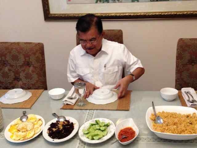 Nasi Goreng dan Telur Mata Sapi Jadi Santapan Pagi JK Usai Debat Semalam