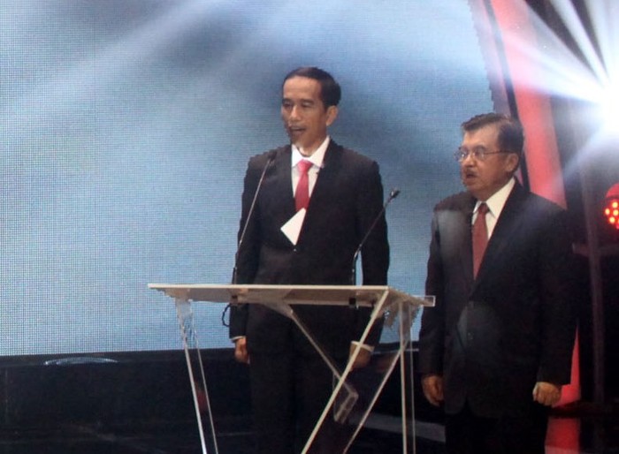 Kertas Terselip di Jas Jokowi Ternyata Titipan Doa dari Ibunda